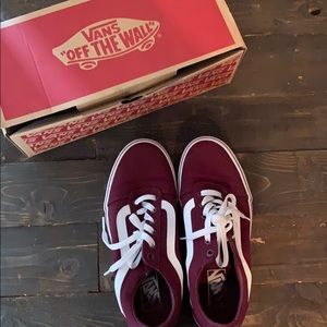 Vans in Burgandy. Worn 3 times !